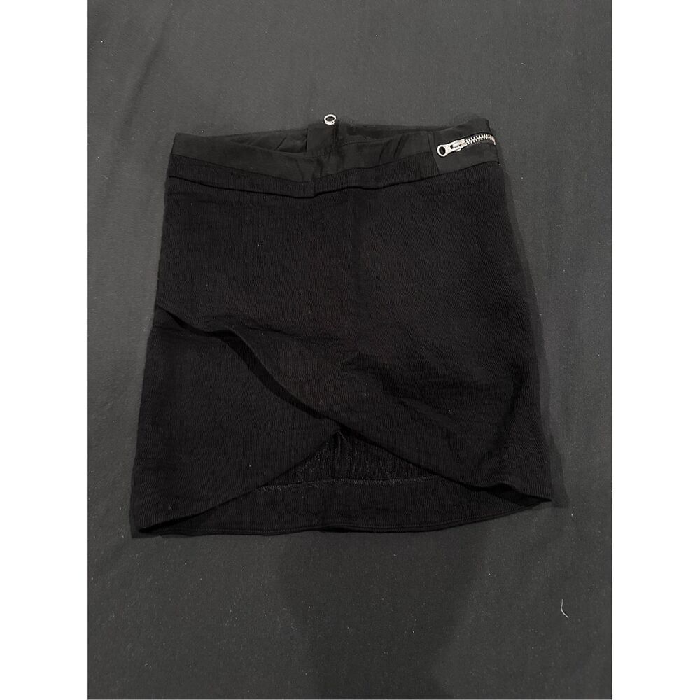 XS women’s black mini skirt with zipper design size 2